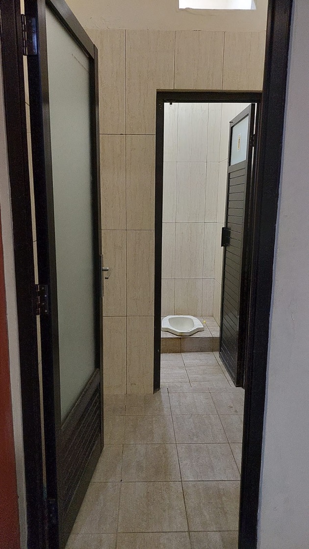 Toilet 1
